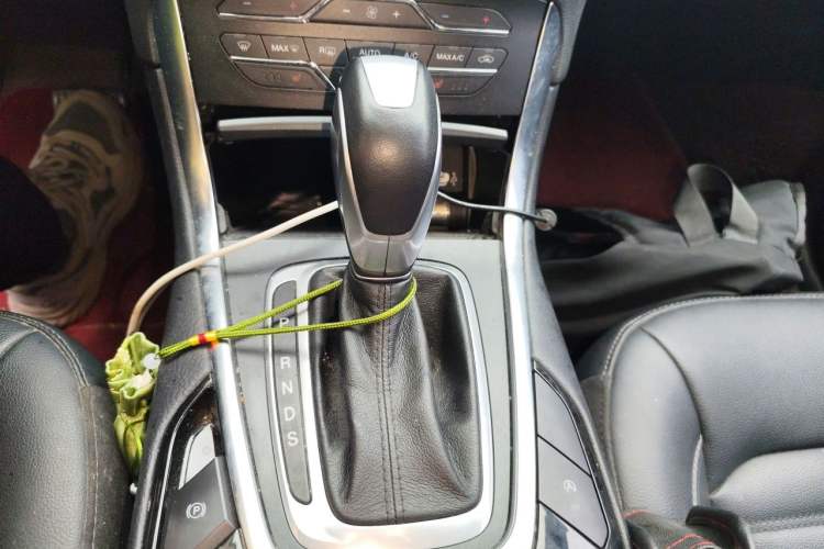 Used Ford Edge 2018 EcoBoost 245 Two-Wheel-Drive Titanium 7-Seater China V Standard Gear Lever
