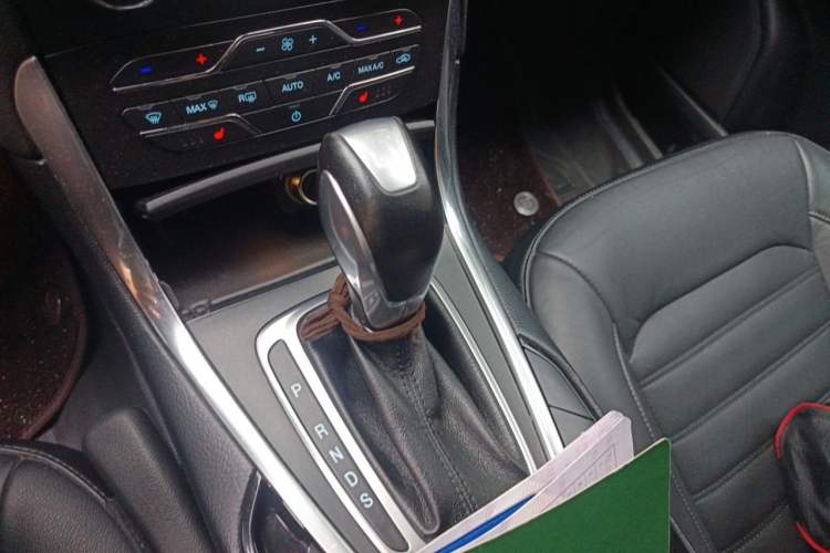 Used Ford Edge 2018 EcoBoost 245 Two-Wheel-Drive Titanium 7-Seater China V Standard Gear Lever
