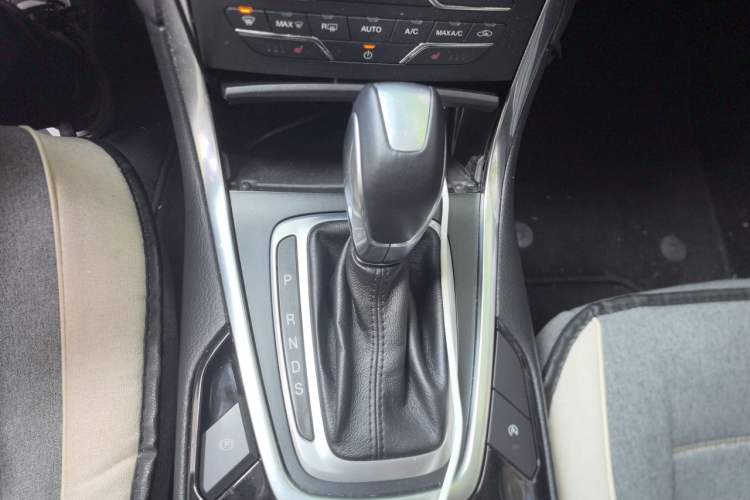 Used Ford Edge 2018 EcoBoost 245 Two-Wheel-Drive Titanium 7-Seater China V Standard Gear Lever