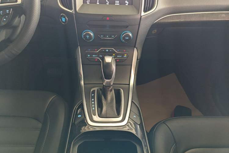 Used Ford Edge 2018 EcoBoost 245 Two-Wheel-Drive Titanium 7-Seater China V Standard Gear Lever