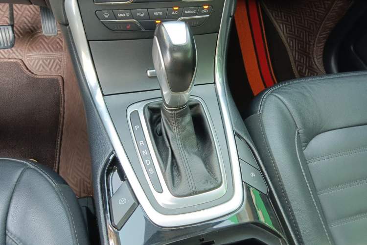 Used Ford Edge 2018 EcoBoost 245 Two-Wheel-Drive Titanium 7-Seater China V Standard Gear Lever