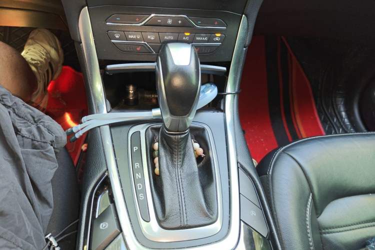 Used Ford Edge 2018 EcoBoost 245 Two-Wheel-Drive Titanium 7-Seater China V Standard Gear Lever
