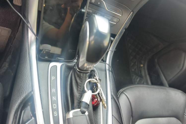 Used Ford Edge 2018 EcoBoost 245 Two-Wheel-Drive Titanium 7-Seater China VI Standard Gear Lever