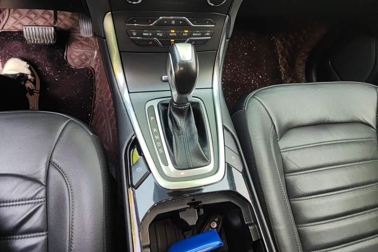 Used Ford Edge 2018 EcoBoost 245 Two-Wheel-Drive Titanium 7-Seater China V Standard Gear Lever