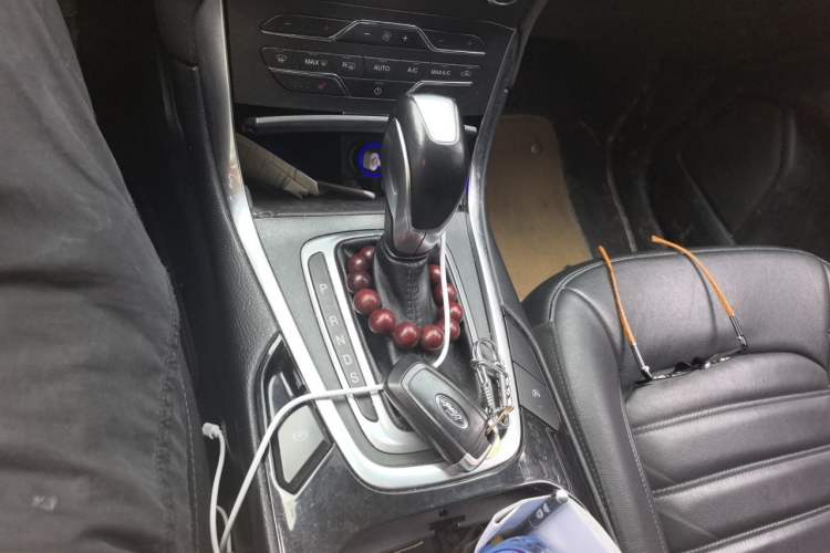 Used Ford Edge 2018 EcoBoost 245 Two-Wheel-Drive Titanium 7-Seater China V Standard Gear Lever