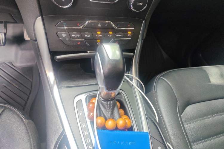Used Ford Edge 2018 EcoBoost 245 Two-Wheel-Drive Titanium 7-Seater China VI Standard Gear Lever