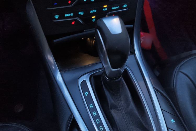 Used Ford Edge 2018 EcoBoost 245 Two-Wheel-Drive Titanium 7-Seater China VI Standard Gear Lever