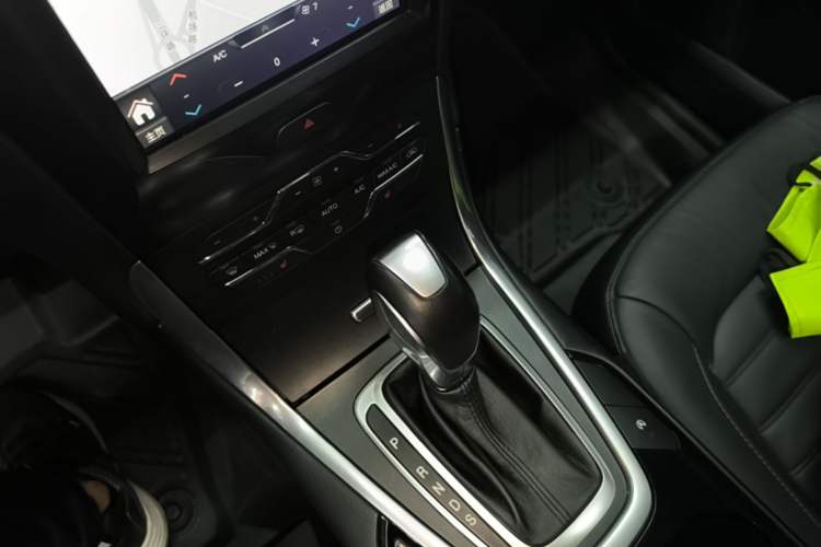 Used Ford Edge 2018 EcoBoost 245 Two-Wheel-Drive Titanium 7-Seater China V Standard Gear Lever