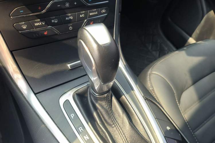 Used Ford Edge 2018 EcoBoost 245 Two-Wheel-Drive Titanium 7-Seater China V Standard Gear Lever