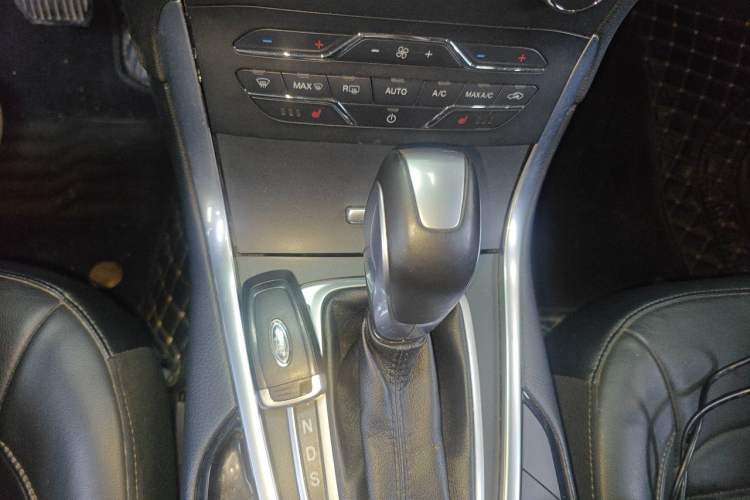 Used Ford Edge 2018 EcoBoost 245 Two-Wheel-Drive Titanium 7-Seater China V Standard Gear Lever