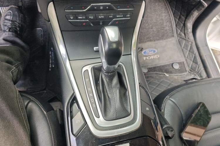 Used Ford Edge 2018 EcoBoost 245 Two-Wheel-Drive Titanium 7-Seater China V Standard Gear Lever