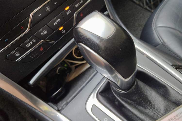 Used Ford Edge 2018 EcoBoost 245 Two-Wheel-Drive Titanium 7-Seater China VI Standard Gear Lever