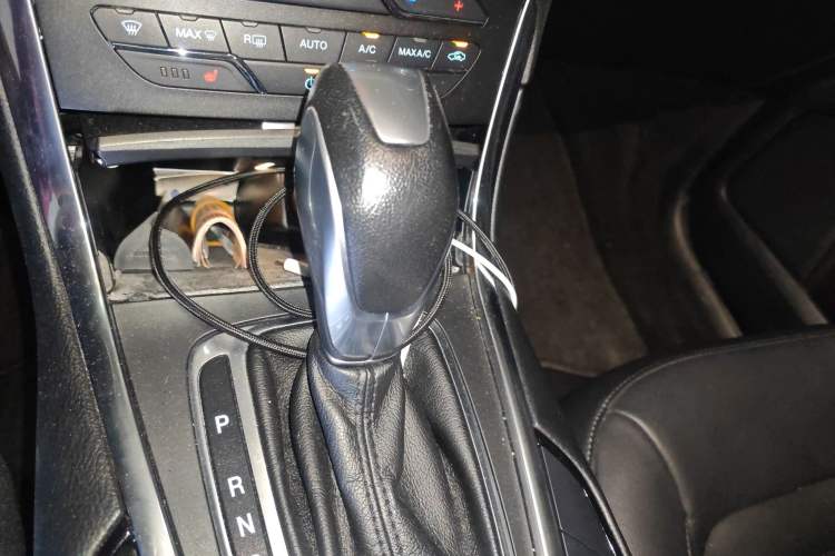 Used Ford Edge 2018 EcoBoost 245 Two-Wheel-Drive Titanium 7-Seater China V Standard Gear Lever