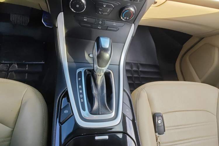 Used Ford Edge 2018 EcoBoost 245 Two-Wheel-Drive Titanium 5-Seater China V Standard Gear Lever