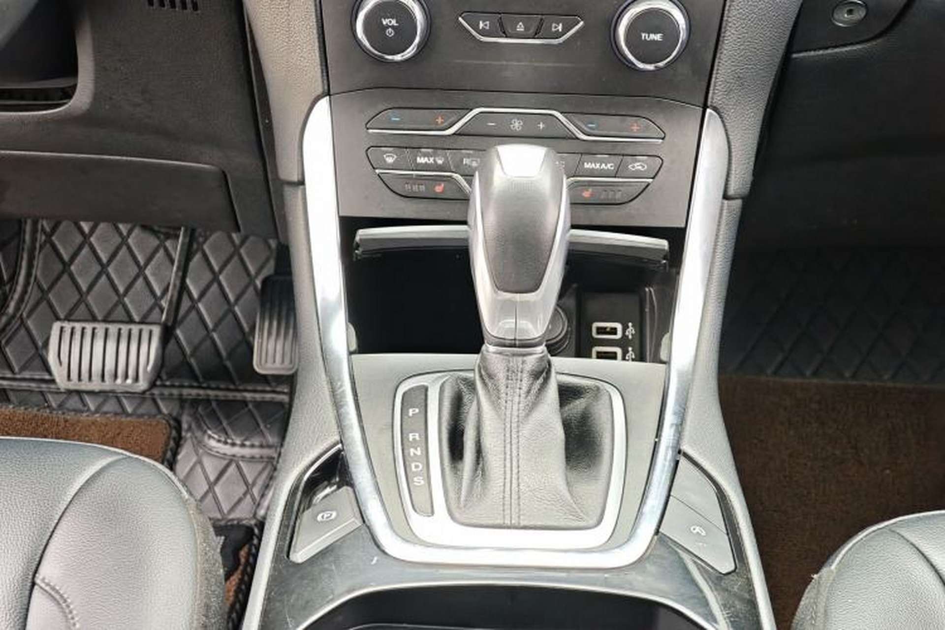 Used Ford Edge 2018 EcoBoost 245 Two-Wheel-Drive Titanium 7-Seater China VI Standard Gear Lever
