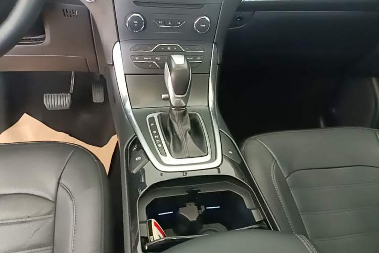 Used Ford Edge 2018 EcoBoost 245 Two-Wheel-Drive Titanium 7-Seater China V Standard Gear Lever