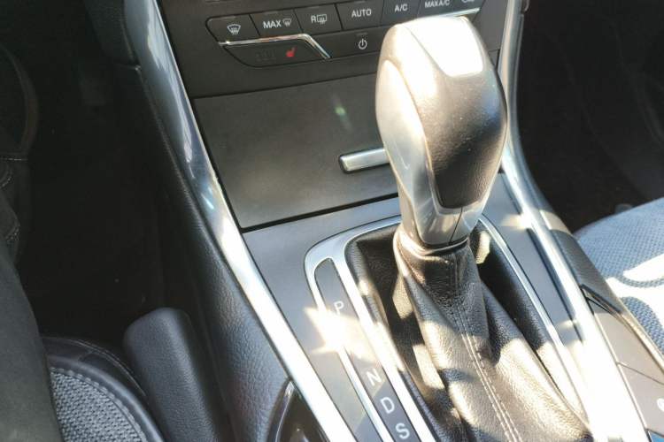Used Ford Edge 2018 EcoBoost 245 Two-Wheel-Drive Titanium 7-Seater China V Standard Gear Lever