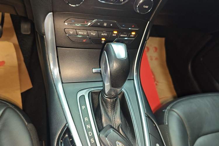 Used Ford Edge 2018 EcoBoost 245 Two-Wheel-Drive Titanium 7-Seater China V Standard Gear Lever