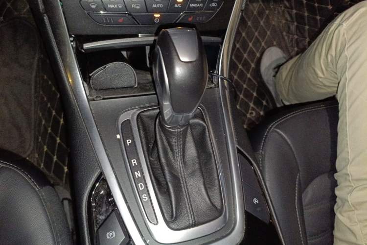 Used Ford Edge 2018 EcoBoost 245 Two-Wheel-Drive Titanium 7-Seater China V Standard Gear Lever