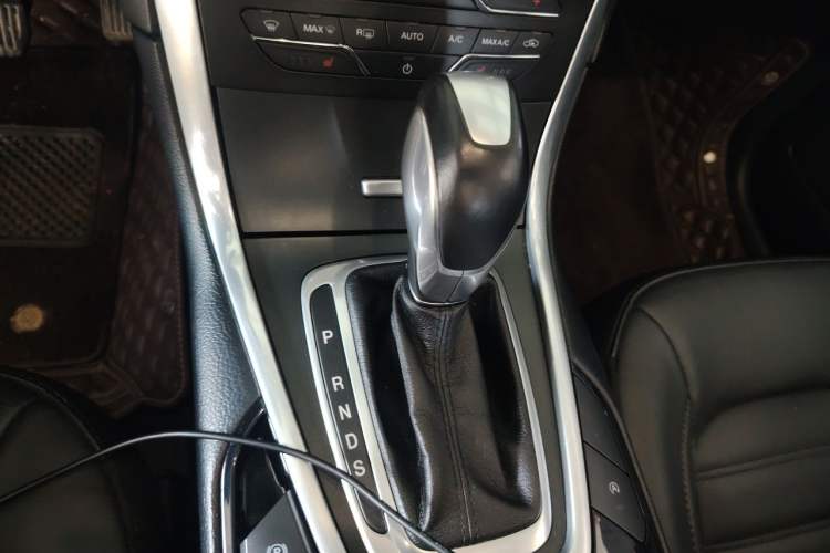 Used Ford Edge 2018 EcoBoost 245 Two-Wheel-Drive Titanium 7-Seater China V Standard Gear Lever