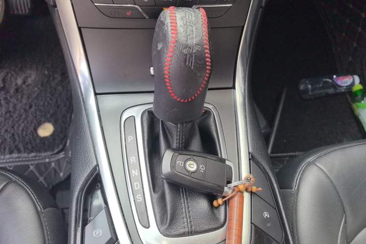 Used Ford Edge 2018 EcoBoost 245 Two-Wheel-Drive Titanium 7-Seater China V Standard Gear Lever