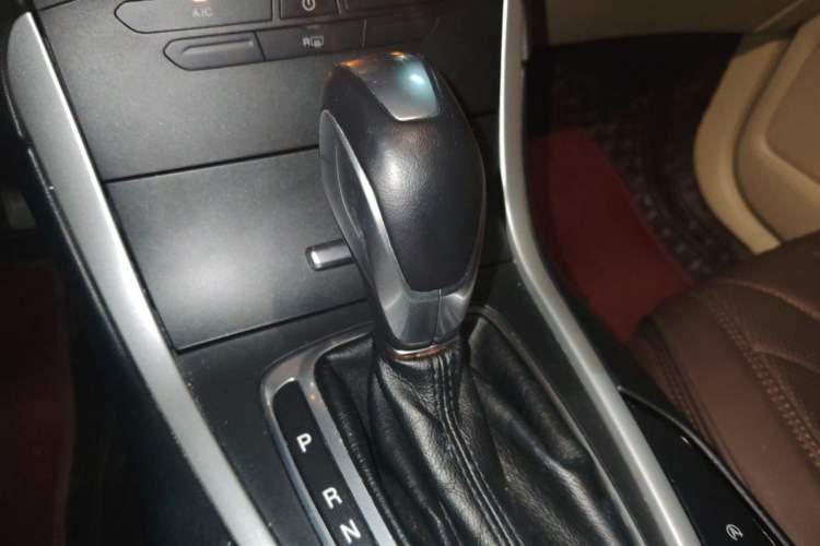 Used Ford Edge 2018 EcoBoost 245 Two-Wheel-Drive Titanium 5-Seater China V Standard Gear Lever