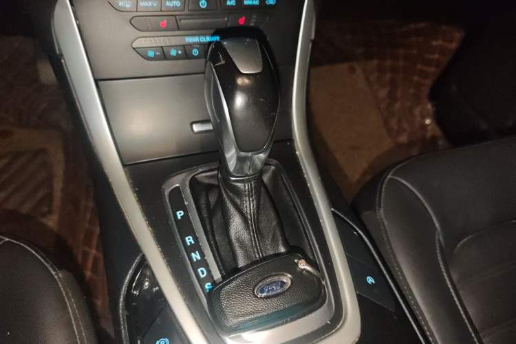 Used Ford Edge 2018 EcoBoost 245 Two-Wheel-Drive Platinum Edition 7-Seater China V Emission Standard Gear Lever