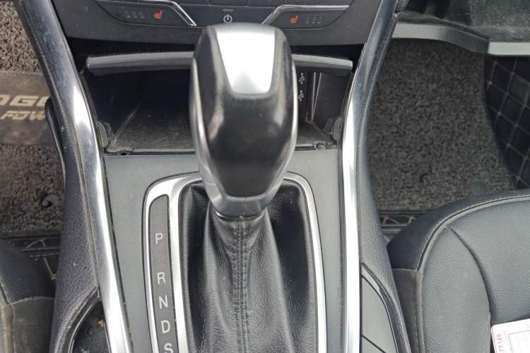 Used Ford Edge 2018 EcoBoost 245 Two-Wheel-Drive Titanium 7-Seater China VI Standard Gear Lever