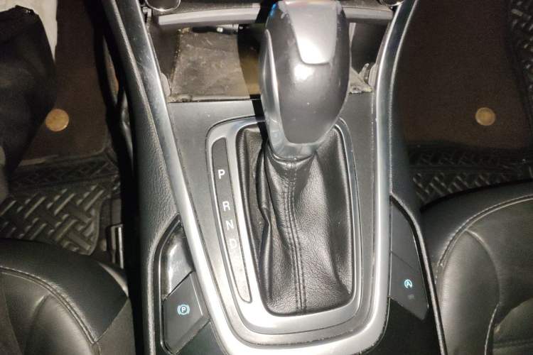 Used Ford Edge 2018 EcoBoost 245 Two-Wheel-Drive Titanium 7-Seater China V Standard Gear Lever