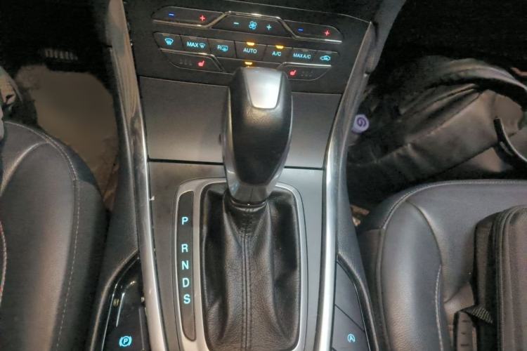 Used Ford Edge 2018 EcoBoost 245 Two-Wheel-Drive Titanium 7-Seater China V Standard Gear Lever