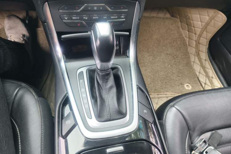 Used Ford Edge 2018 EcoBoost 245 Two-Wheel-Drive Titanium 7-Seater China V Standard Gear Lever