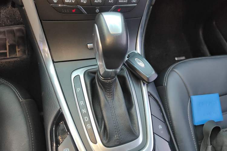 Used Ford Edge 2018 EcoBoost 245 Two-Wheel-Drive Titanium 7-Seater China V Standard Gear Lever