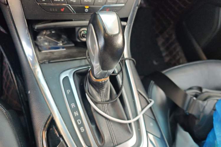 Used Ford Edge 2018 EcoBoost 245 Two-Wheel-Drive Titanium 7-Seater China V Standard Gear Lever
