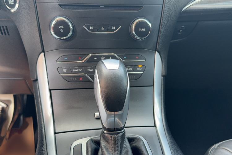 Used Ford Edge 2018 EcoBoost 245 Two-Wheel-Drive Titanium 7-Seater China V Standard Gear Lever