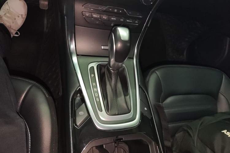 Used Ford Edge 2018 EcoBoost 245 Two-Wheel-Drive Titanium 7-Seater China VI Standard Gear Lever
