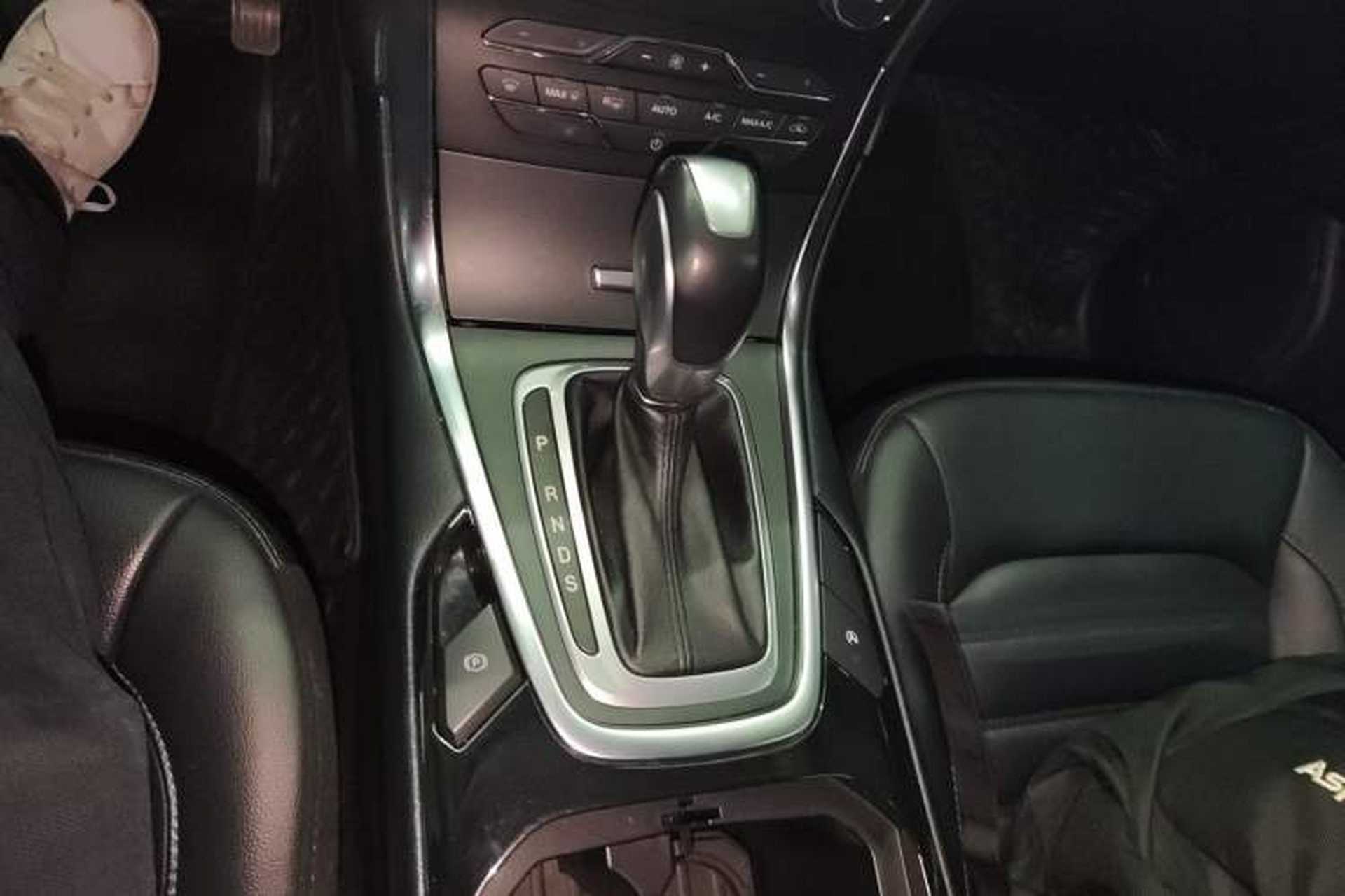 Used Ford Edge 2018 EcoBoost 245 Two-Wheel-Drive Titanium 7-Seater China VI Standard Gear Lever