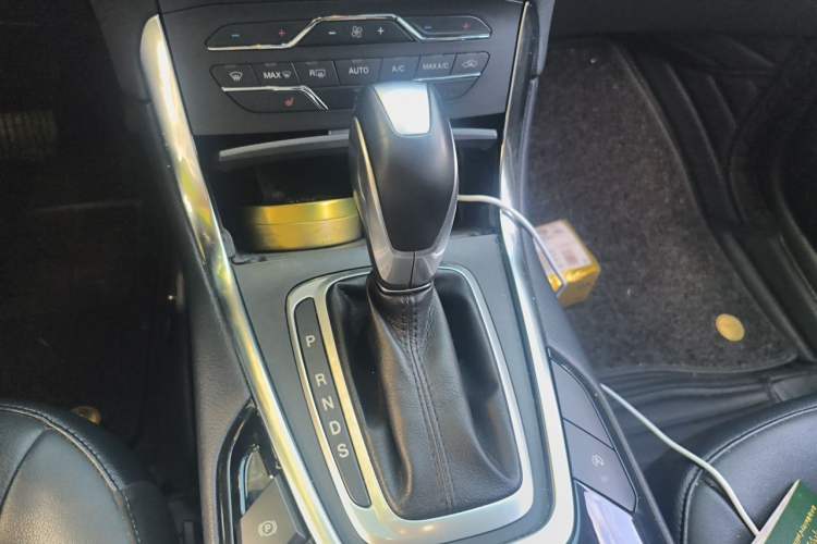 Used Ford Edge 2018 EcoBoost 245 Two-Wheel-Drive Titanium 7-Seater China V Standard Gear Lever