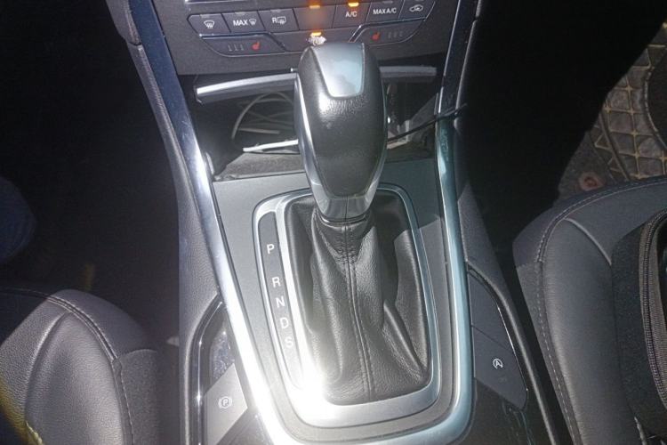 Used Ford Edge 2018 EcoBoost 245 Two-Wheel-Drive Titanium 7-Seater China V Standard Gear Lever