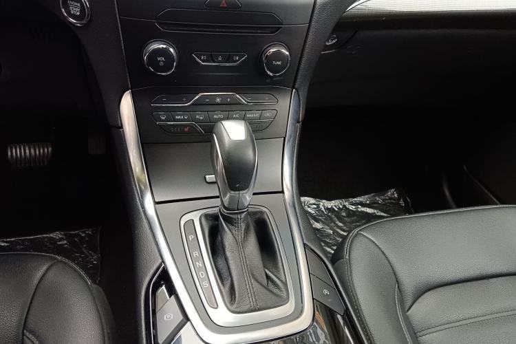 Used Ford Edge 2018 EcoBoost 245 Two-Wheel-Drive Titanium 7-Seater China VI Standard Gear Lever