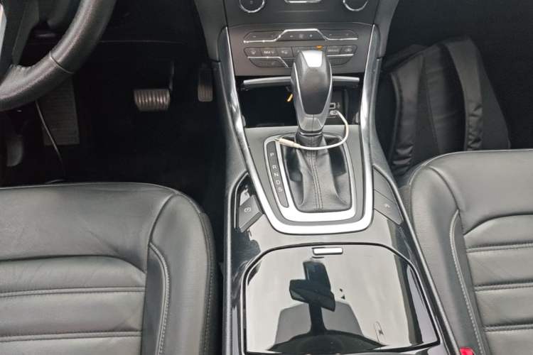 Used Ford Edge 2018 EcoBoost 245 Two-Wheel-Drive Titanium 7-Seater China V Standard Gear Lever