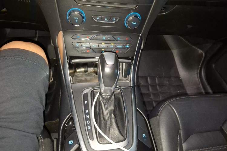 Used Ford Edge 2018 EcoBoost 245 Two-Wheel-Drive Titanium 7-Seater China V Standard Gear Lever