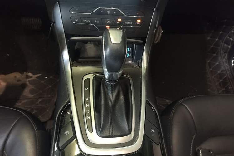 Used Ford Edge 2018 EcoBoost 245 Two-Wheel-Drive Titanium 7-Seater China V Standard Gear Lever