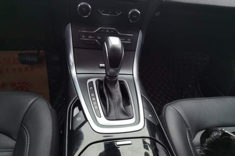 Used Ford Edge 2018 EcoBoost 245 Two-Wheel-Drive Titanium 7-Seater China V Standard Gear Lever