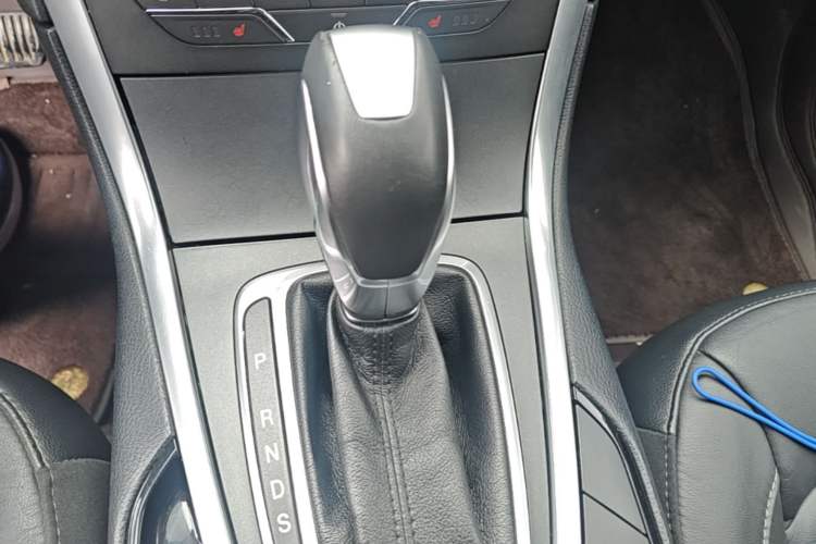 Used Ford Edge 2018 EcoBoost 245 Two-Wheel-Drive Titanium 7-Seater China V Standard Gear Lever