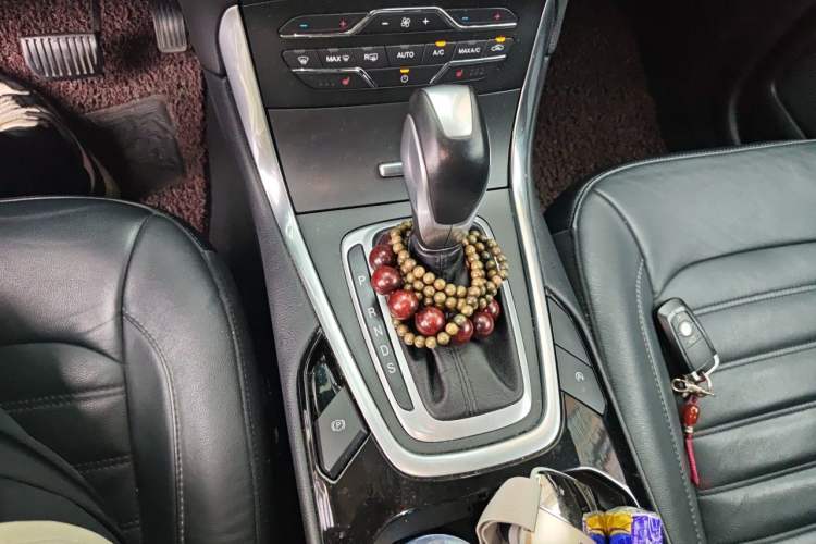 Used Ford Edge 2018 EcoBoost 245 Two-Wheel-Drive Titanium 7-Seater China V Standard Gear Lever