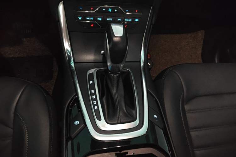 Used Ford Edge 2018 EcoBoost 245 Two-Wheel-Drive Titanium 7-Seater China V Standard Gear Lever