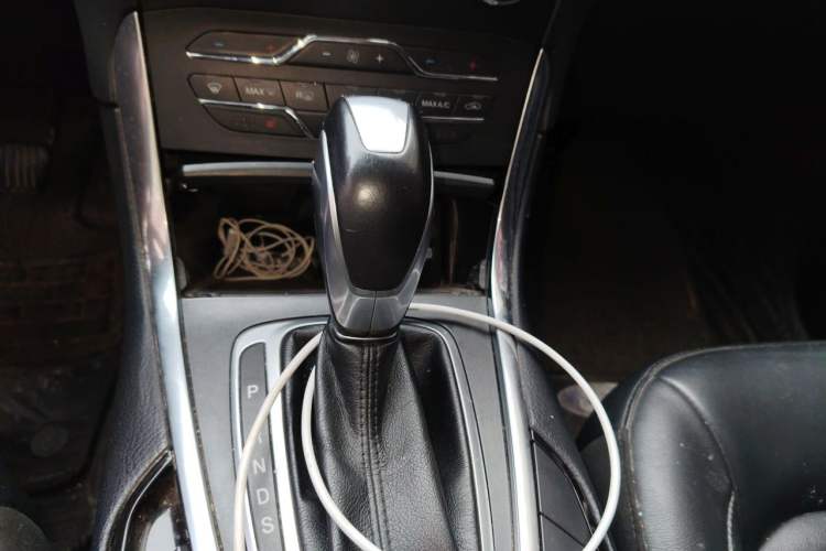 Used Ford Edge 2018 EcoBoost 245 Two-Wheel-Drive Titanium 7-Seater China V Standard Gear Lever