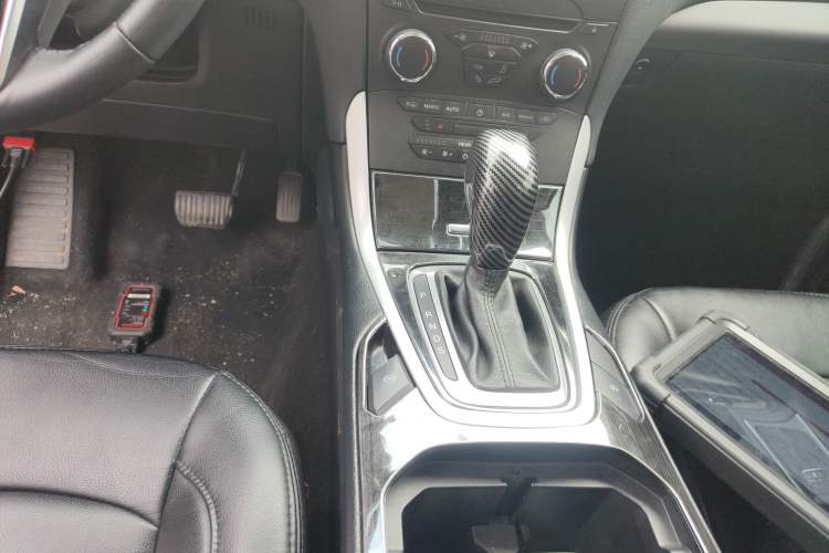 Used Ford Edge 2018 EcoBoost 245 Two-Wheel-Drive Platinum Edition 7-Seater China V Emission Standard Gear Lever