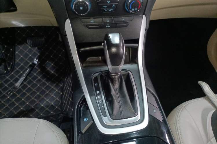 Used Ford Edge 2018 EcoBoost 245 Two-Wheel-Drive Titanium 5-Seater China V Standard Gear Lever