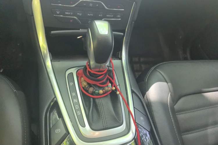 Used Ford Edge 2018 EcoBoost 245 Two-Wheel-Drive Titanium 7-Seater China V Standard Gear Lever
